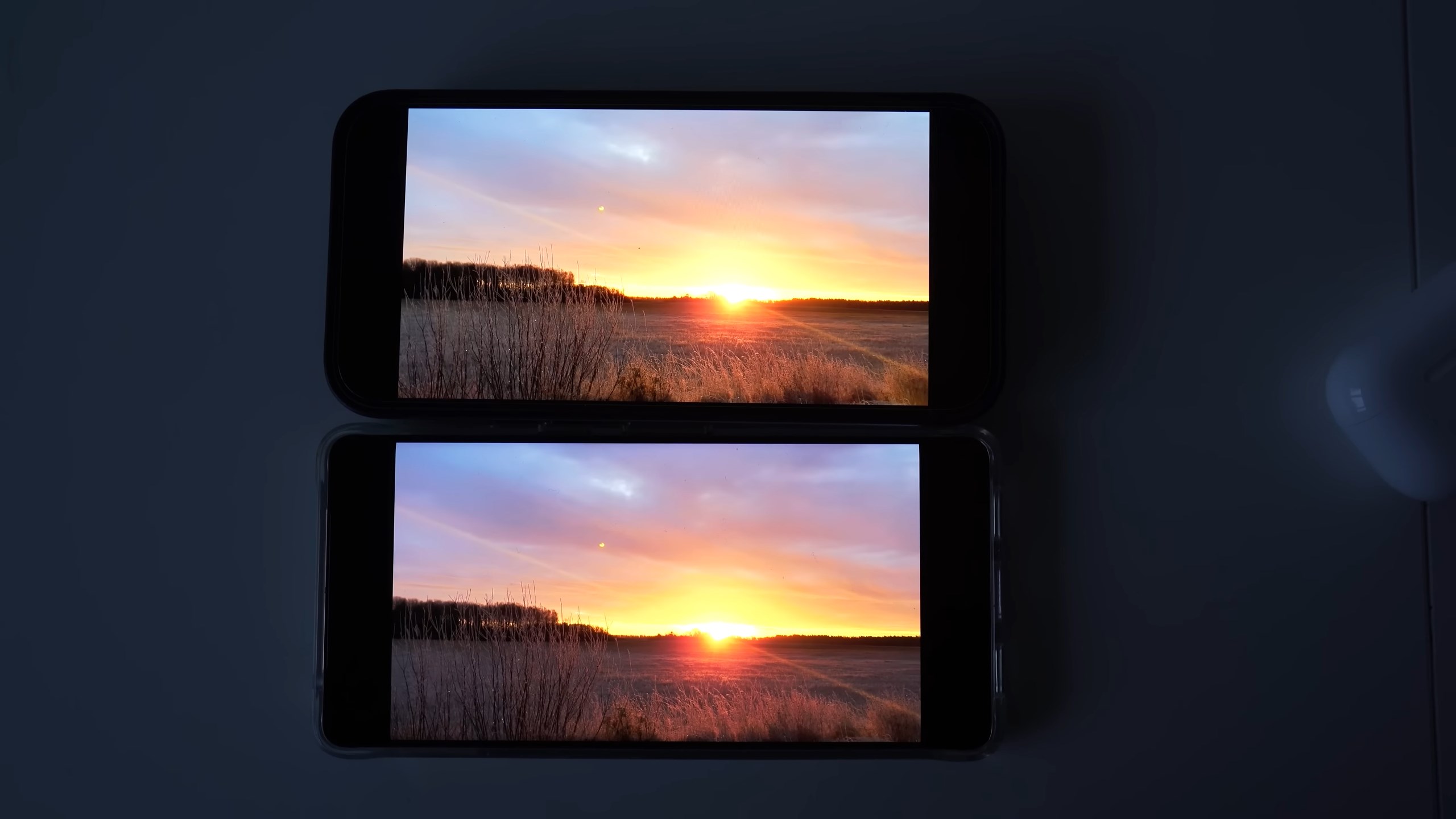 iphone 14 pro max vs pixel 7 pro display comparison
