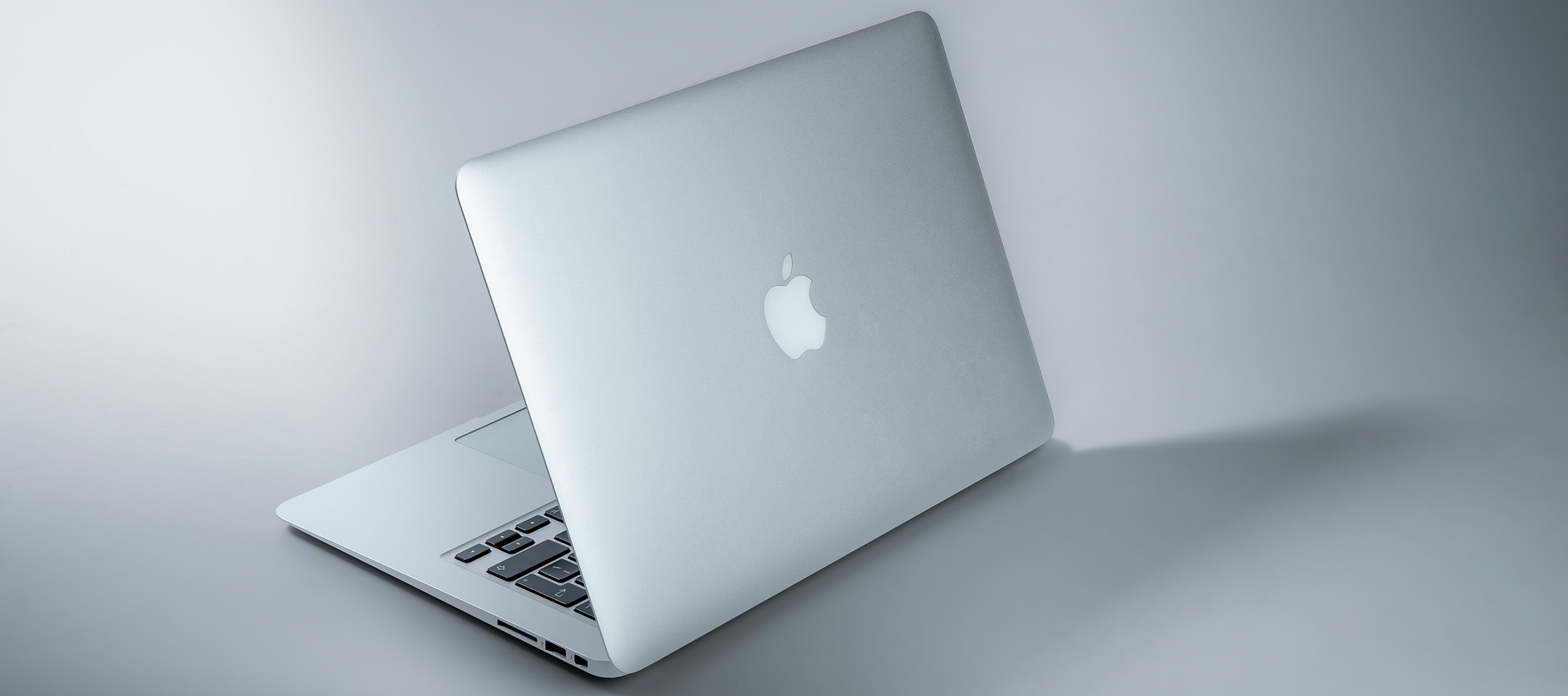 rumored low-cost macbook to rival chromebooks